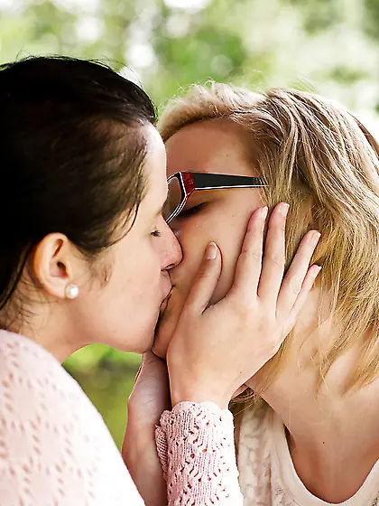 Teen lesbian lovers Kylie H and Ren show on camera how they fuck