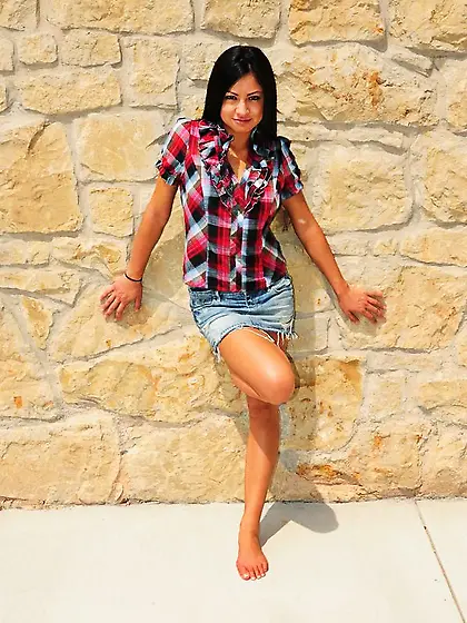 Amaziing tanned hottie Cierra Spice in skirt lifting shirt and p