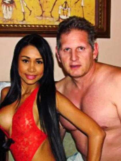 Brunette teen barbiebangs blonde