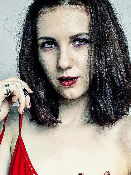 18yo green eyes girl