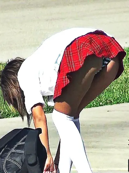 Latin chick Jessicka Alman gets up skirt spied while mouth and p