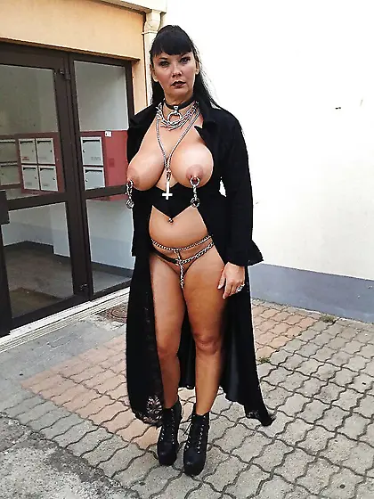 Iris The french free to use whore