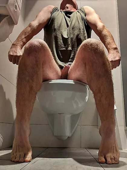 Andy Gymnast toilet rest stop lust 26