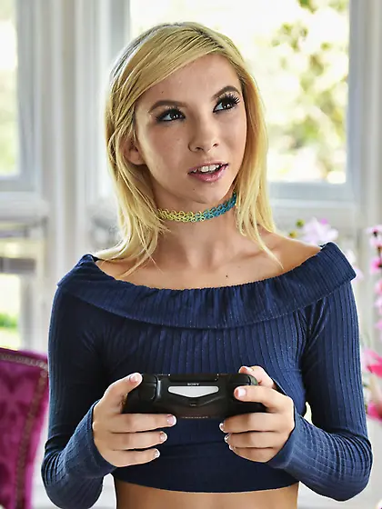 Kenzie Reeves takes cum on her sexy feet after a nice fuck