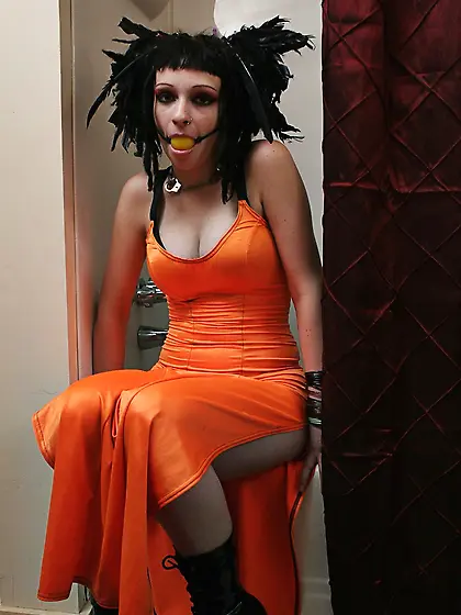 Alternative hottie with perfect naturals looking ready for more