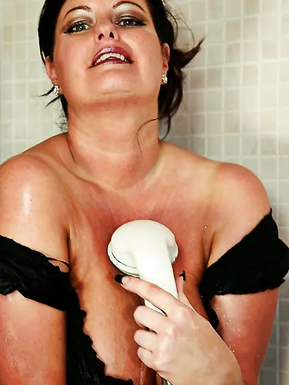 British MUMMY raven in the shower