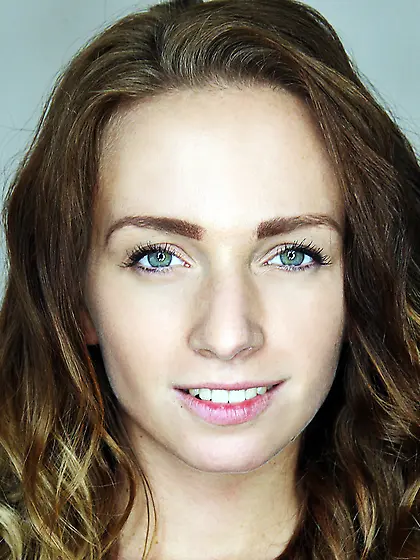 Red chick shaved pussy