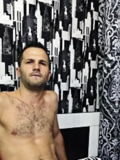 Brunette Hotbobo Fingering.