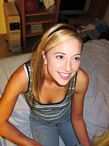 Slutty cutie unzips fly to reach BF’s cock and put it in her mou