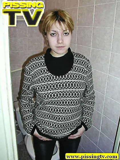 Student-girl cleaning her split