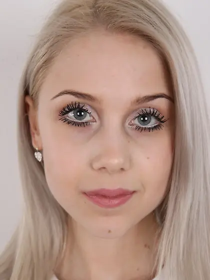 Thin as fuck teen showing off her non existent ass for the cam