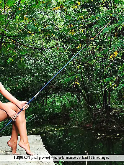 The seducing babe Andrea Drapelova has stripped and posed naked