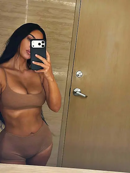 Kim Kardashian selfie