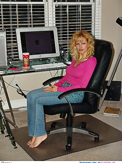 Sophisticated babe horny office