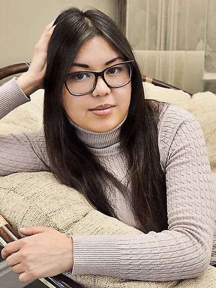 Teen with brown hair and big tits like to...