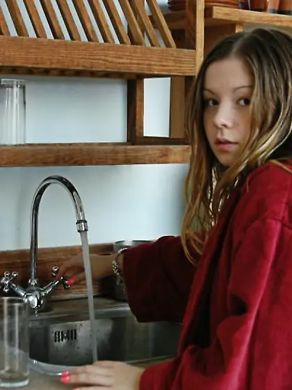 Foxy teen bunny Emily 18 strips outdoors and shows us her fuckab