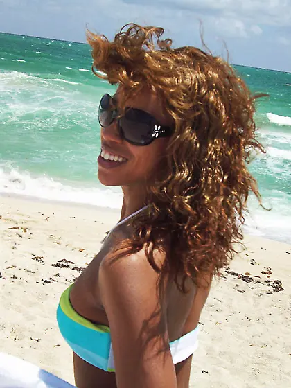 This ebony bitch shows her impressive body and gets super naught