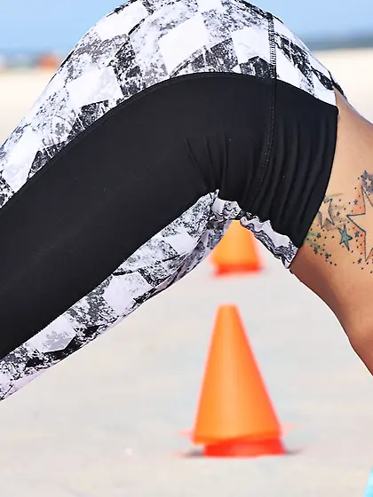 Thirsty dude is going to fuck sporty blonde Cali Carter