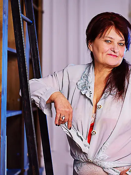 White granny fire red