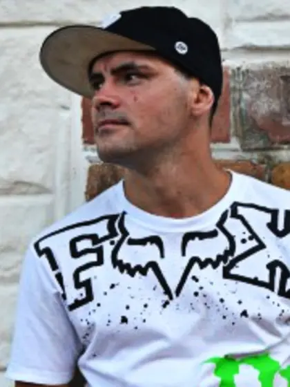 Willing to perform: Close Up,  Live Orgasm, ...