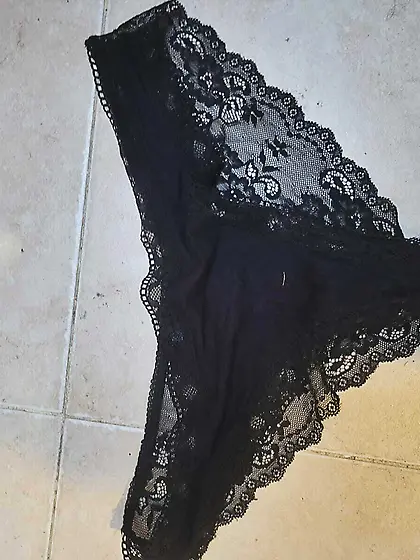 Wife's dirty undies /Culottes sales/Dirt pants/