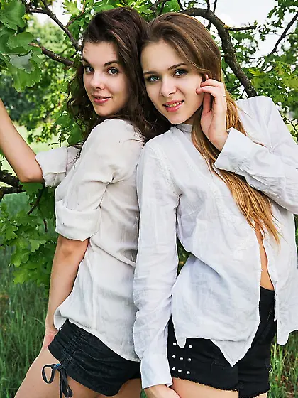 Super-hot coeds decide to flash their pussies while outdoors Vid