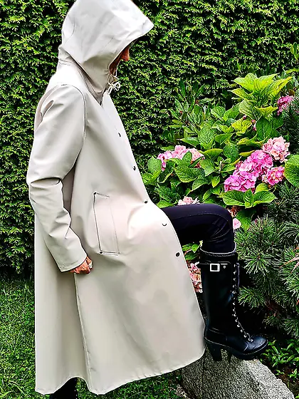 Rubbernurse Agnes: different raincoats with hood