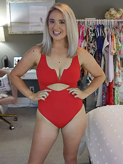 Blonde Bikini MILF Andrea