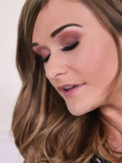 Long-haired amateur plays hard with her twat