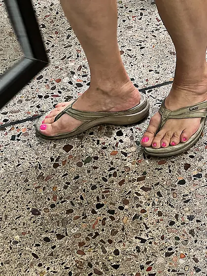 Beautiful BBW gilf feet at supermarket