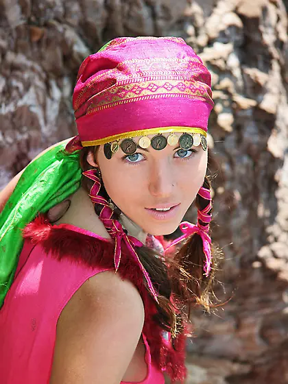 Brave chick poses with nude tits and shaved pussy on the rocky c