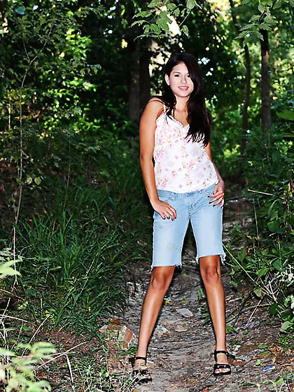 Smoking hot teen babe Shyla Jennings takes off her clothes outdo