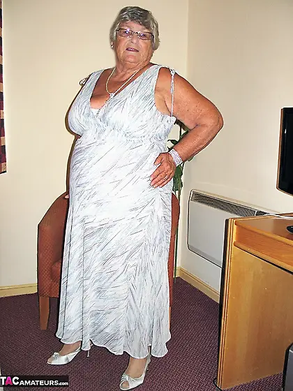 Seductive blonde nana white