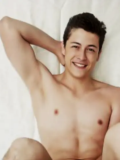 Brunette henrry perform close