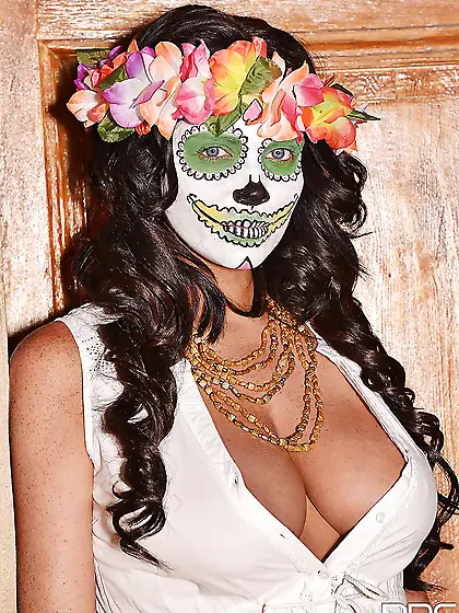 European big naturals cosplay