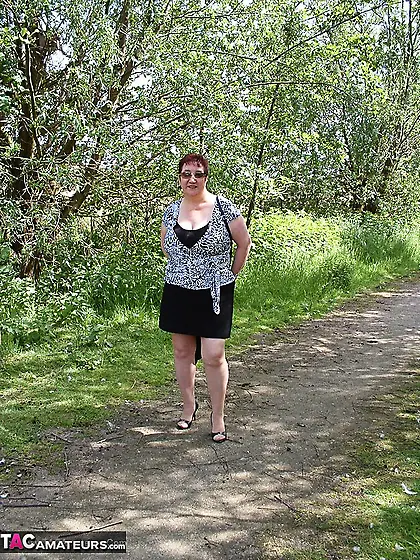 Mature bbw strips black