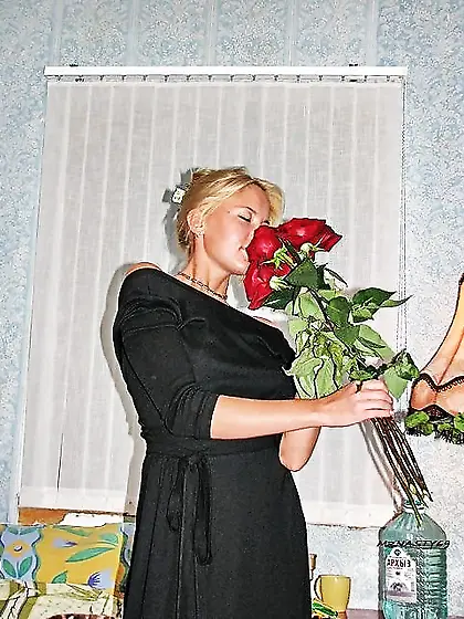 Cheating Wife Showing Her Pussy And Ass