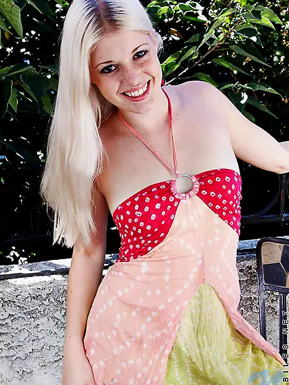 Freckled blonde Charlotte Nubiles knavishly uncovers her stickin