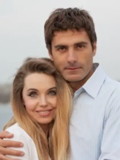 Brunette Alana and Brunette Nick.