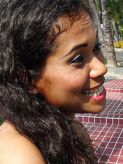 Brunette with curly hair wants her shaved Thati hole blasted