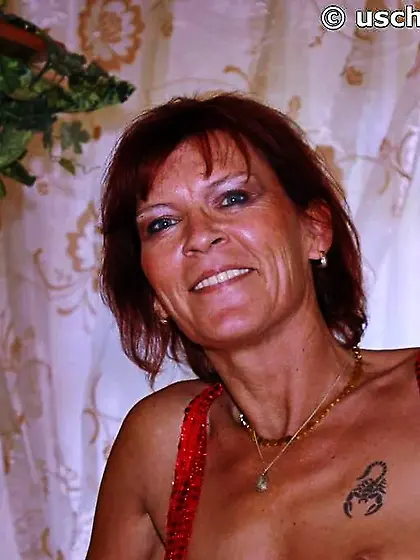 Photo shoot with german amateur redhead MILF Angela