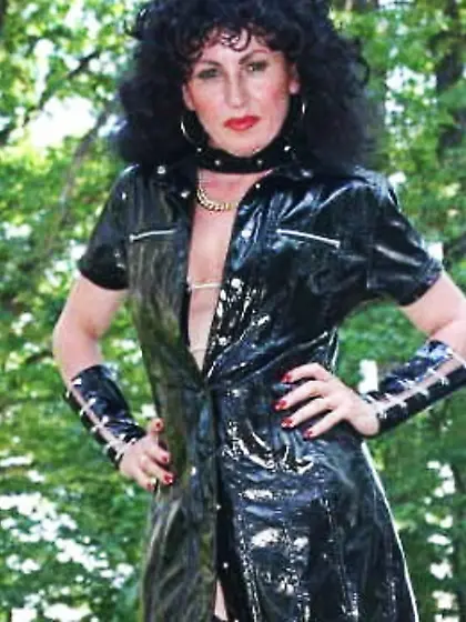 Cougar Flashing German Isabel from Europe