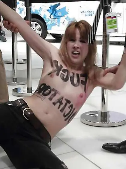 Putin meets Femen activists in Hannover