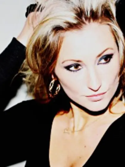 Blonde irin perform dancing