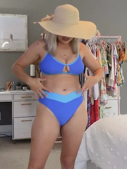 Blonde Bikini MILF Andrea