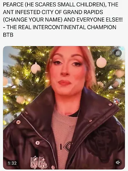 Becky Lynch -"Merry Christmas to all my haters&quot
