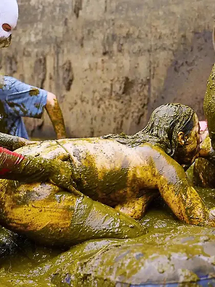 Rada Brewer as Arielle, the Little Dung Maid