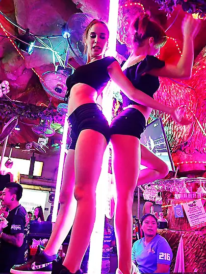 Perfect girlfriend threesome