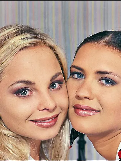 Honey Sharka Blue and pretty lesbian babe Veronica da Souza lick