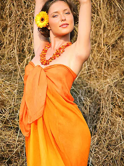 Sunny sexy flower chick